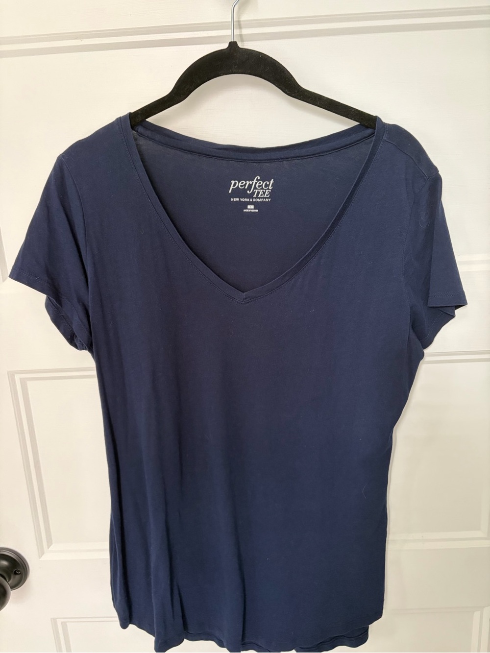 New York & Company Navy V-Neck Short Sleeve Tee
